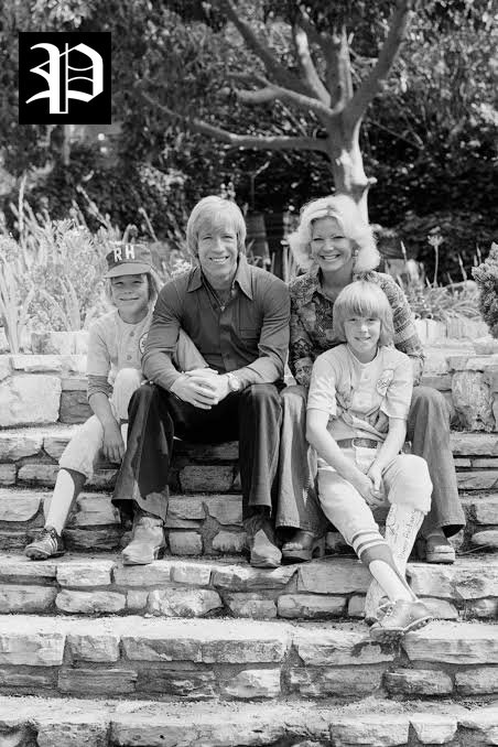 Dianne Holechek